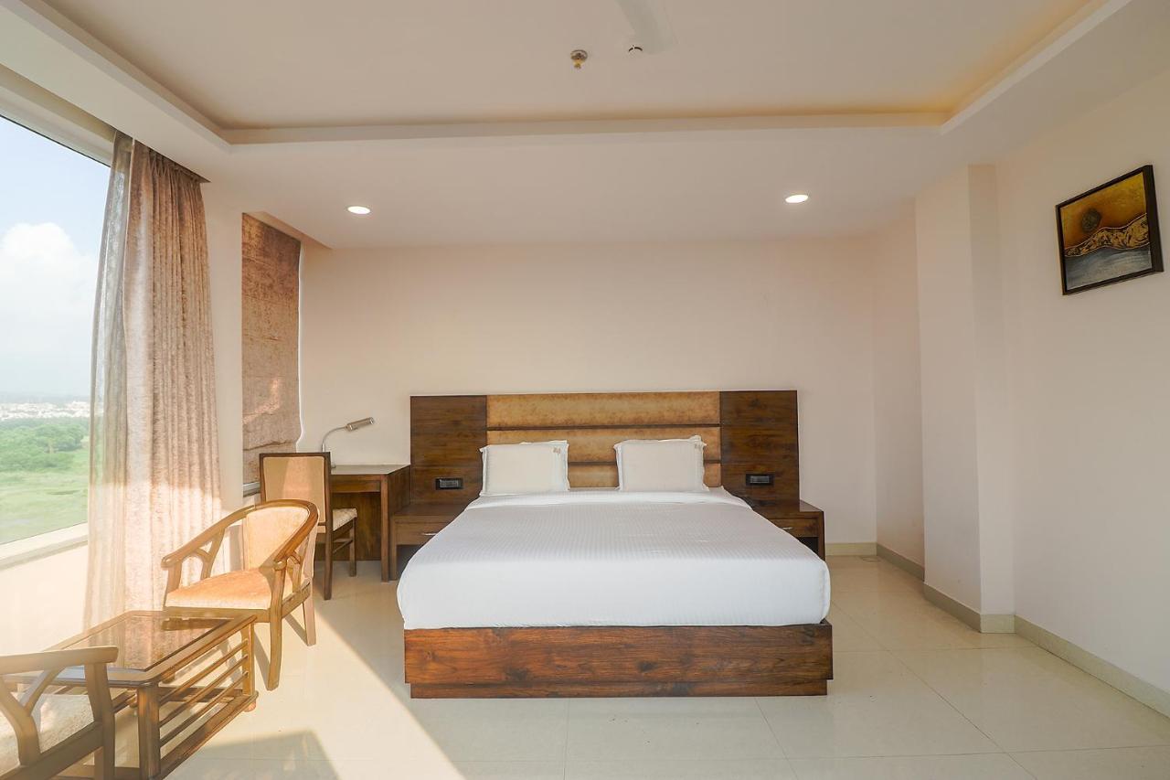Fabhotel Mid Town Grand 潘切库拉 外观 照片