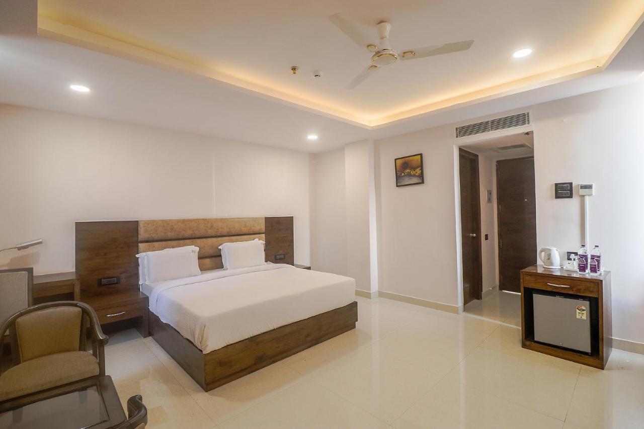 Fabhotel Mid Town Grand 潘切库拉 外观 照片