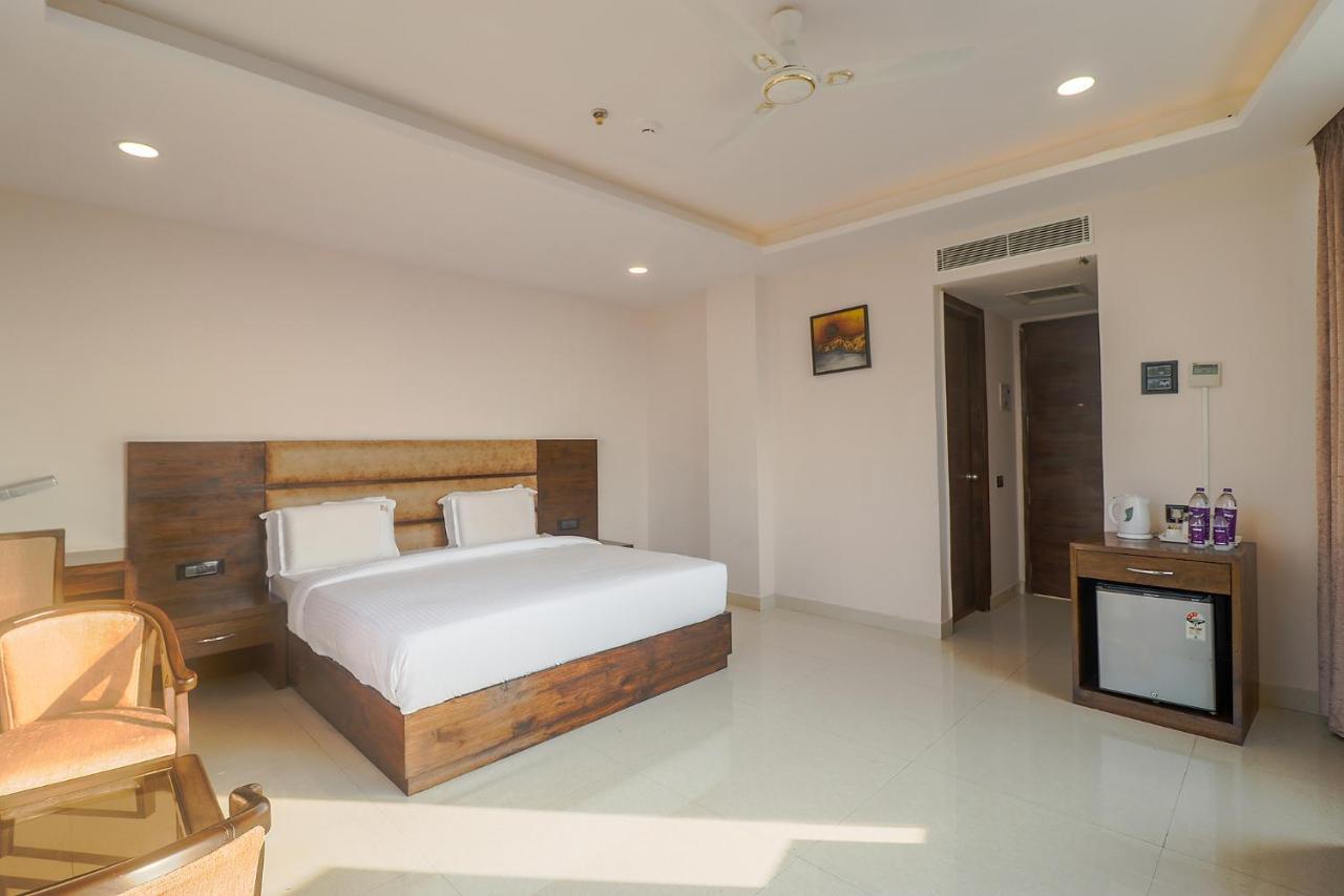 Fabhotel Mid Town Grand 潘切库拉 外观 照片