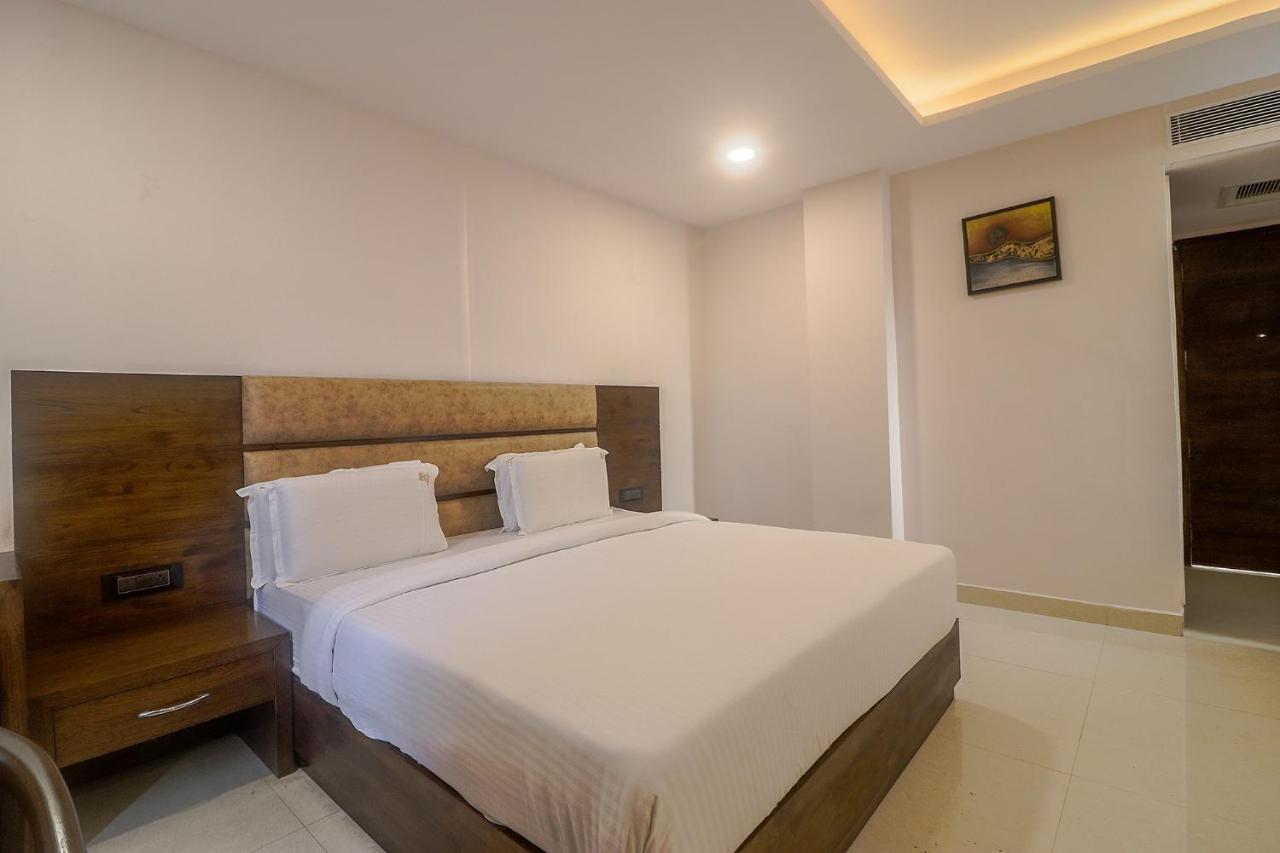 Fabhotel Mid Town Grand 潘切库拉 外观 照片