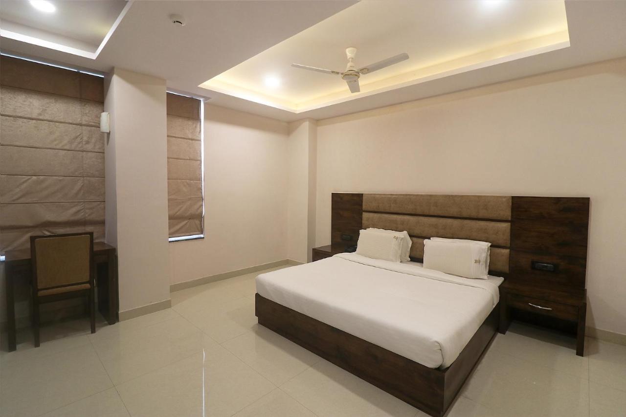 Fabhotel Mid Town Grand 潘切库拉 外观 照片