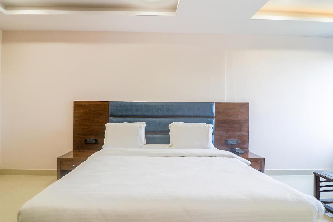 Fabhotel Mid Town Grand 潘切库拉 外观 照片