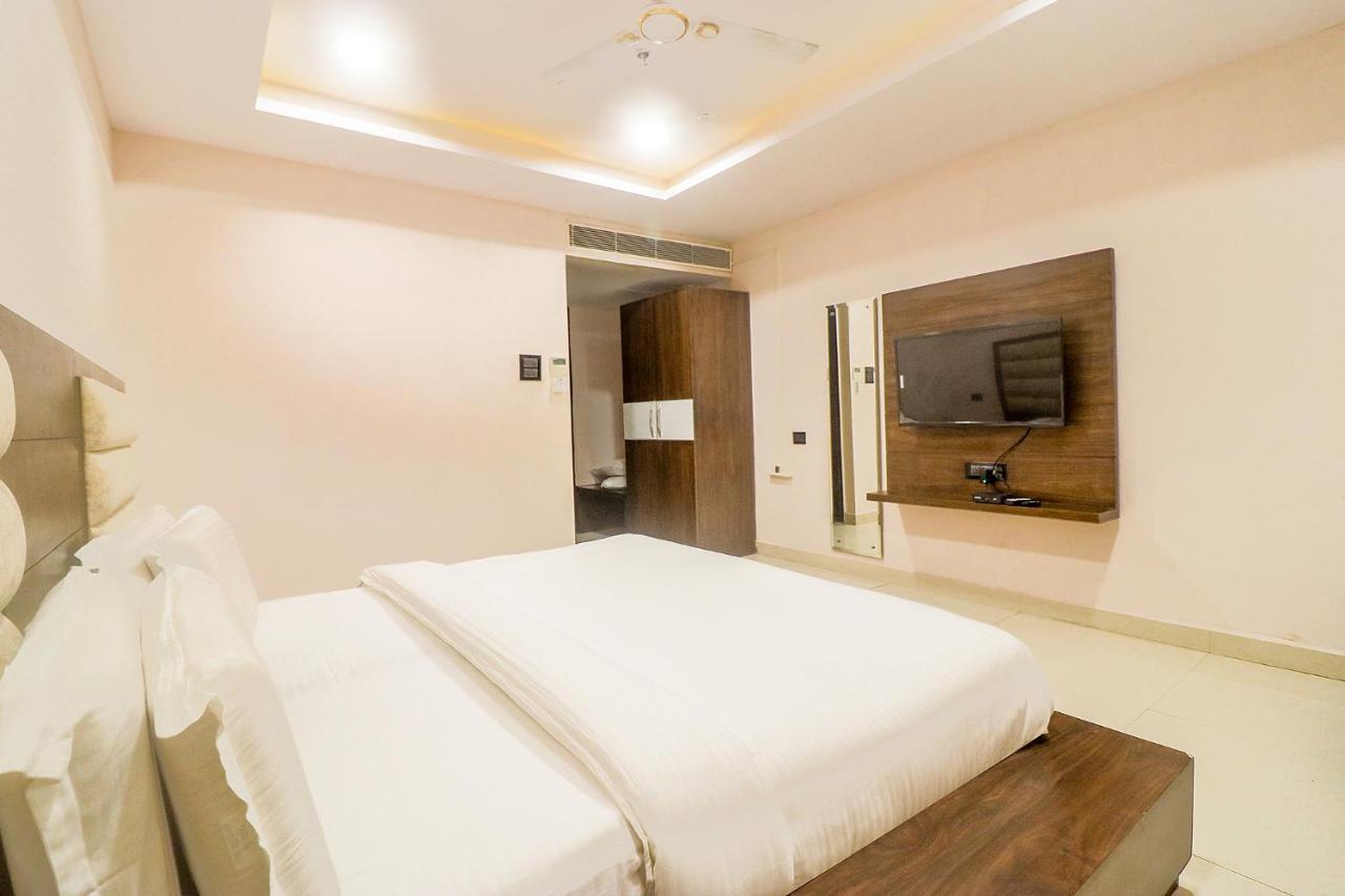 Fabhotel Mid Town Grand 潘切库拉 外观 照片