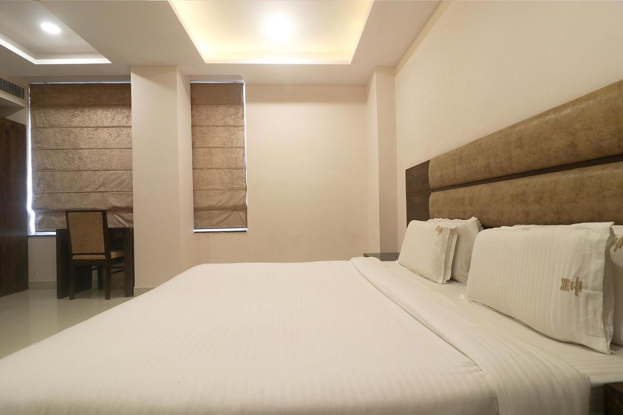 Fabhotel Mid Town Grand 潘切库拉 外观 照片