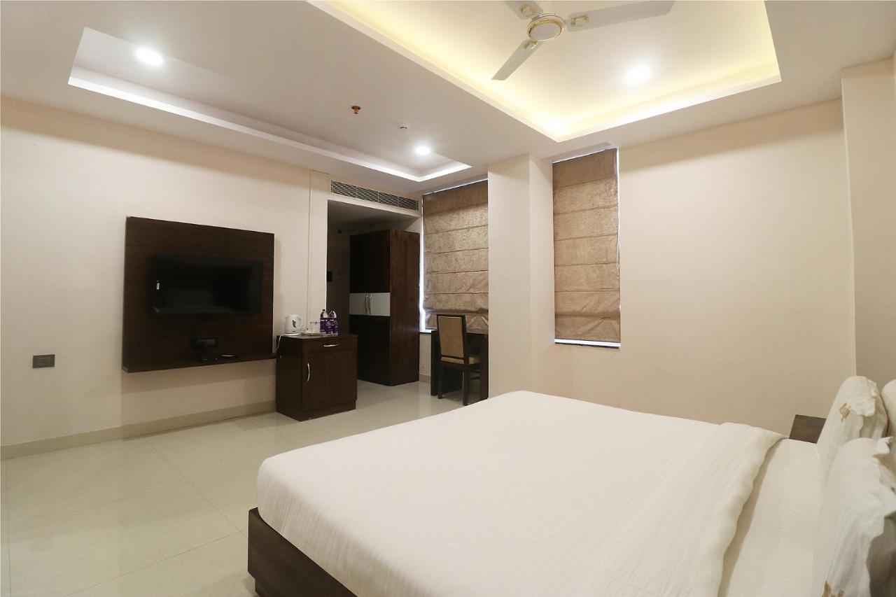 Fabhotel Mid Town Grand 潘切库拉 外观 照片