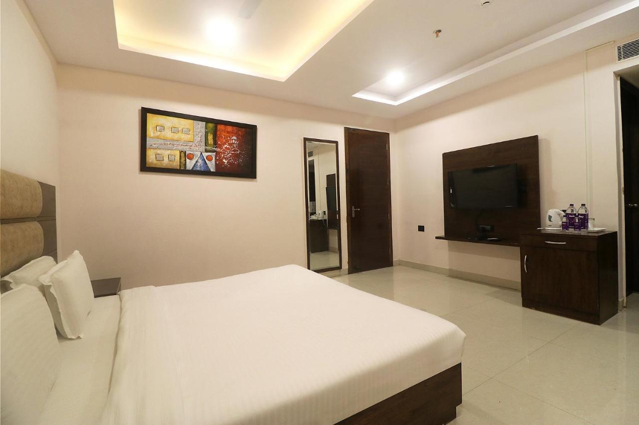 Fabhotel Mid Town Grand 潘切库拉 外观 照片