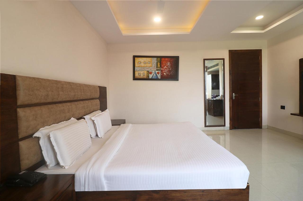 Fabhotel Mid Town Grand 潘切库拉 外观 照片